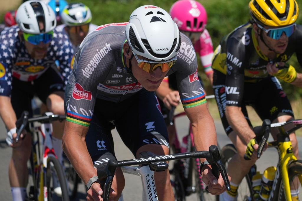 Holt sich nach nur einem Tag das Gelbe Trikot zurück: Mathieu van der Poel - Foto: Thibault Camus/AP/dpa