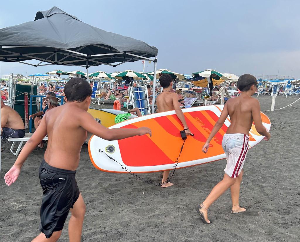 Beim Buddeln im Sand kommt ein 17-jähriger Junge an einem italienischen Strand ums Leben. (Foto: Archiv) - Foto: Christoph Sator/dpa