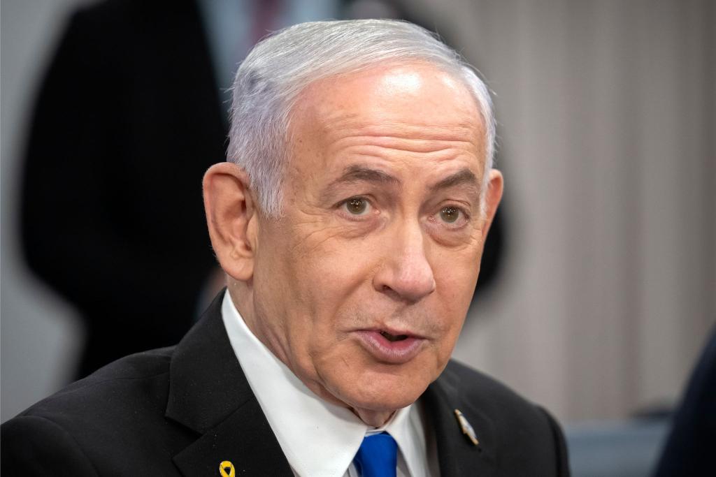 Israels Premier Netanjahu bekräftigt seine Ziele im Gaza-Krieg. - Foto: Mark Schiefelbein/AP/dpa