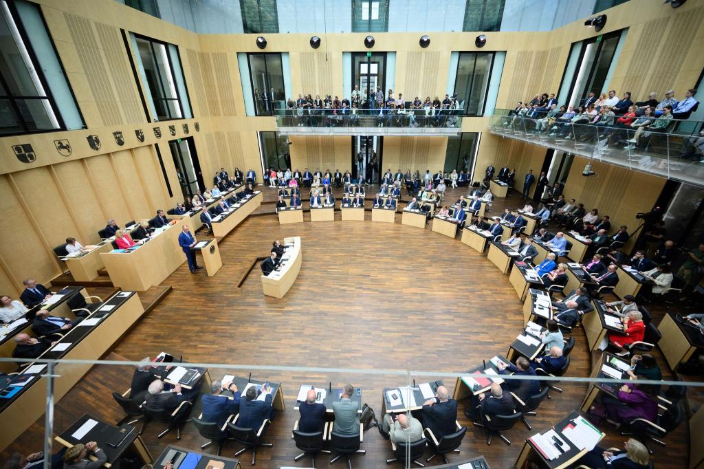 Nach dem Bundestag hat auch der Bundesrat grünes Licht für milliardenschwere Steuerentlastungen für Unternehmen gegeben. - Foto: Bernd von Jutrczenka/dpa