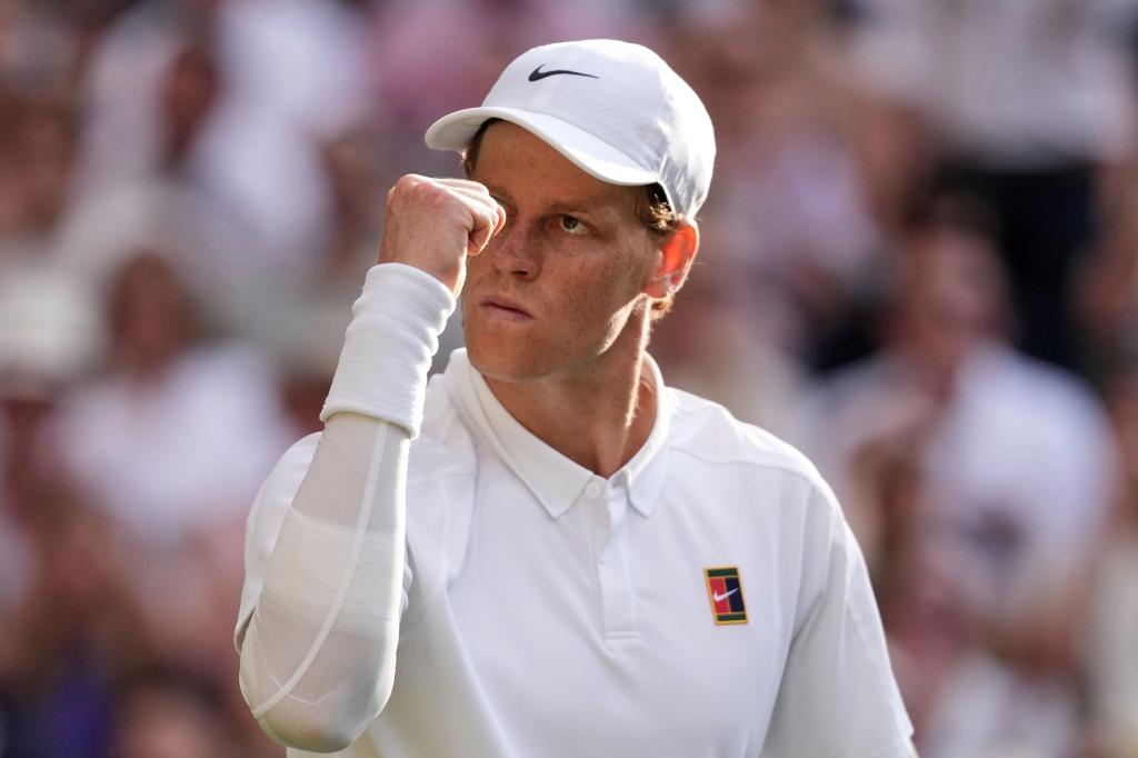 Jannik Sinner feiert seinen ersten Wimbledon-Triumph. - Foto: Kirsty Wigglesworth/AP/dpa
