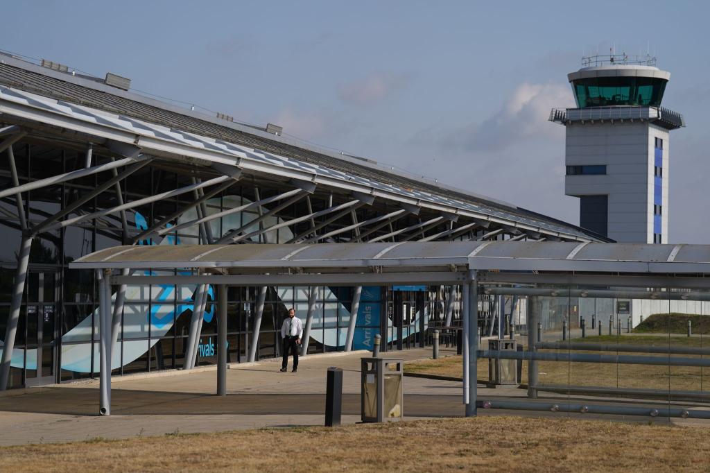 Der Flughafen London Southend bleibt nach dem Absturz eines Geschäftsflugzeugs vorübergehend geschlossen. - Foto: Joe Giddens/PA Wire/dpa