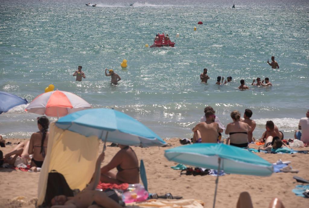 Wer darf wann in die Sommerferien - zwischen den Bundesländern kommt es darüber immer wieder zum Streit. (Archivbild) - Foto: Clara Margais/dpa