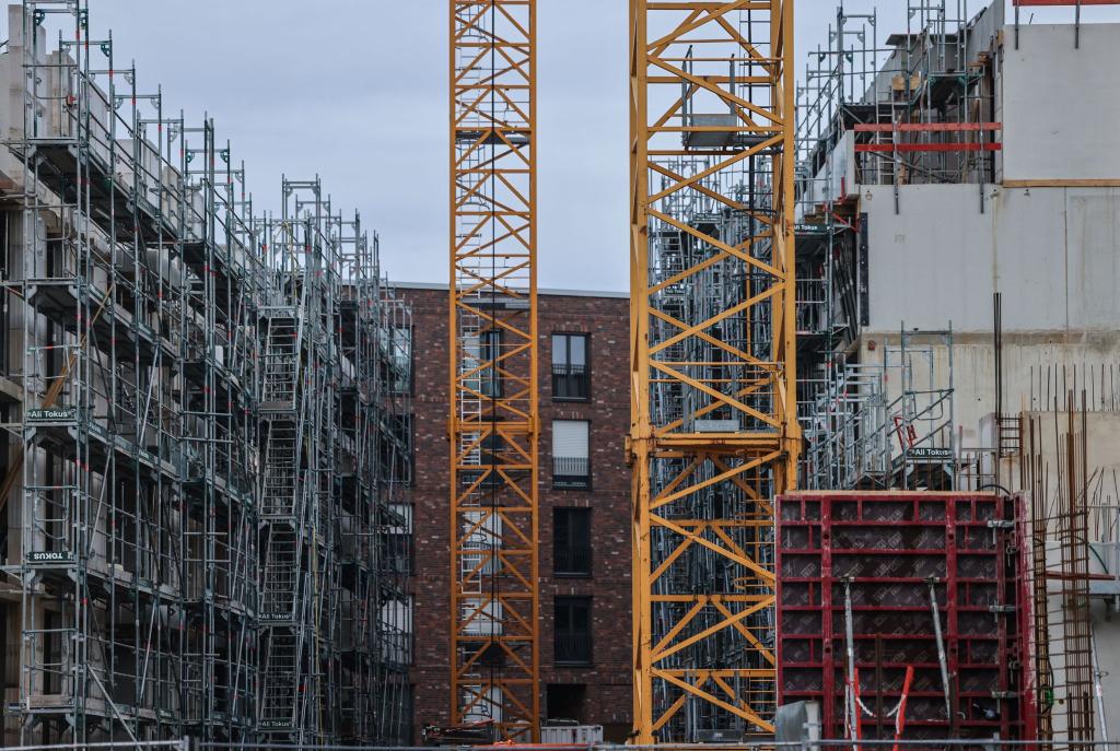 Die Wohnungsbauunternehmen in Deutschland schöpfen Hoffnung auf einer Verbesserung ihrer Lage. (Archivbild) - Foto: Oliver Berg/dpa