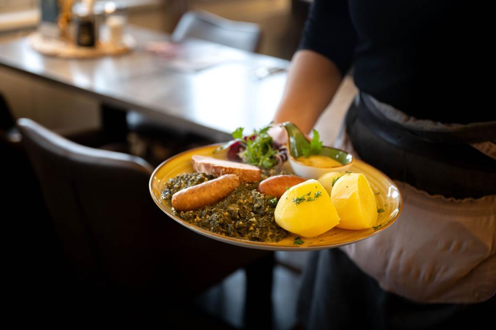Auch ohne Ausbildung oder Studium Geld zu verdienen - zum Beispiel in der Gastronomie - ist für viele junge Menschen vorstellbar. (Symbolbild) - Foto: Sina Schuldt/dpa