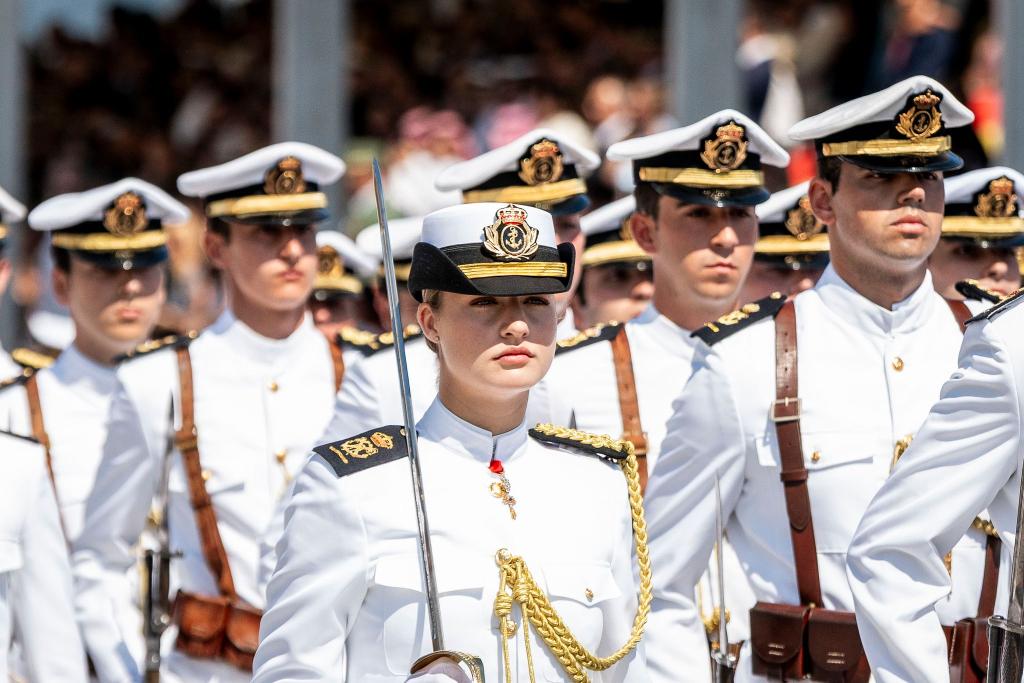Die spanische Kronprinzessin Leonor erhält Großkreuz für Verdienste um die Marine. - Foto: Beatriz Ciscar/EUROPA PRESS/dpa