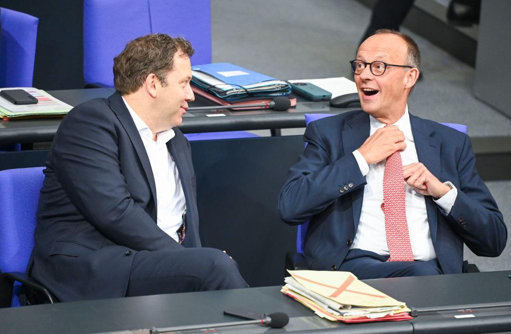 Lars Klingbeil und Friedrich Merz hoffen, die Stimmung im Land zu drehen. (Archivbild) - Foto: Katharina Kausche/dpa