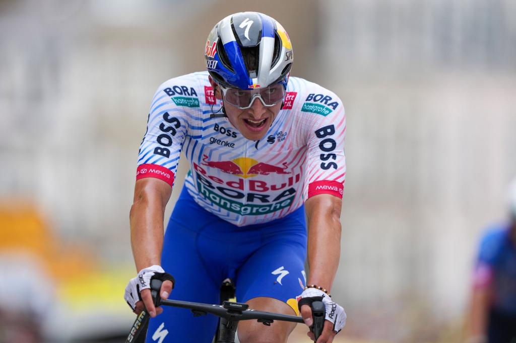 Erstmals bei der Tour dabei und direkt im Rampenlicht: Florian Lipowitz. - Foto: Roth/dpa