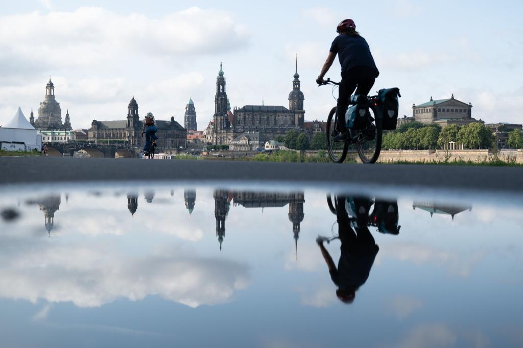 Auch in den kommenden Tagen wird es in Deutschland immer mal wieder nass. - Foto: Sebastian Kahnert/dpa