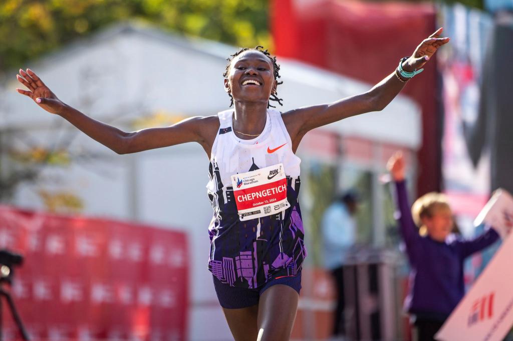 Ruth Chepngetich lief in Chicago als erste Frau einen Marathon unter 2:10 Stunden. - Foto: Tess Crowley/Chicago Tribune/AP/dpa