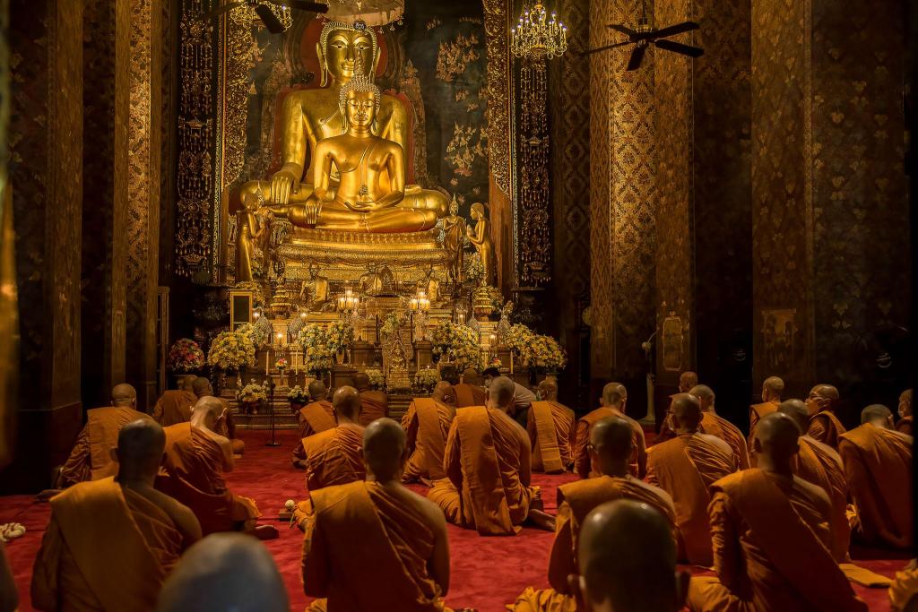 Mönche werden von der größtenteils buddhistischen Bevölkerung Thailands tief verehrt und gelten als moralische Vorbilder. (Archivbild) - Foto: Peerapon Boonyakiat/SOPA Images via ZUMA Press Wire/dpa
