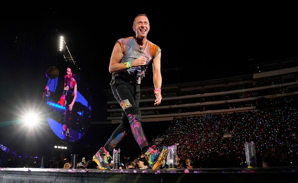 «Entweder haben sie eine Affäre, oder sie sind einfach sehr schüchtern», kommentierte Frontmann Chris Martin. (Archivbild) - Foto: Chris Pizzello/Invision/AP