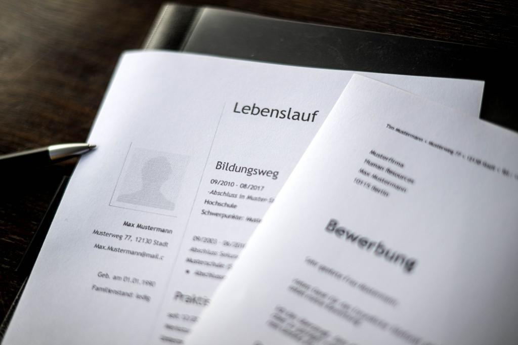 Als Bewerber sitzt man derzeit am längeren Hebel. (Illustration) - Foto: Sina Schuldt/dpa/dpa-tmn