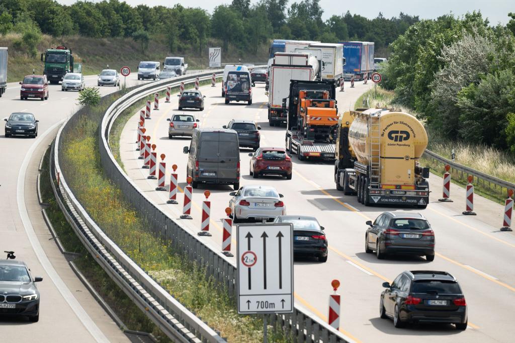 Drohen Baustopps wegen fehlenden Geldes? (Archivbild) - Foto: Sebastian Kahnert/dpa