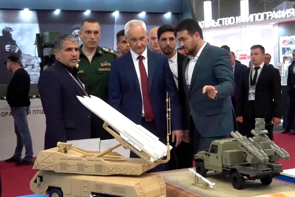 Die jährliche Waffenschau beim Militärforum nahe Moskau gilt als wichtige Präsentationsplattform für die russische Rüstungsindustrie. (Archivbild) - Foto: Uncredited/Russian Defense Ministry Press Service/AP/dpa