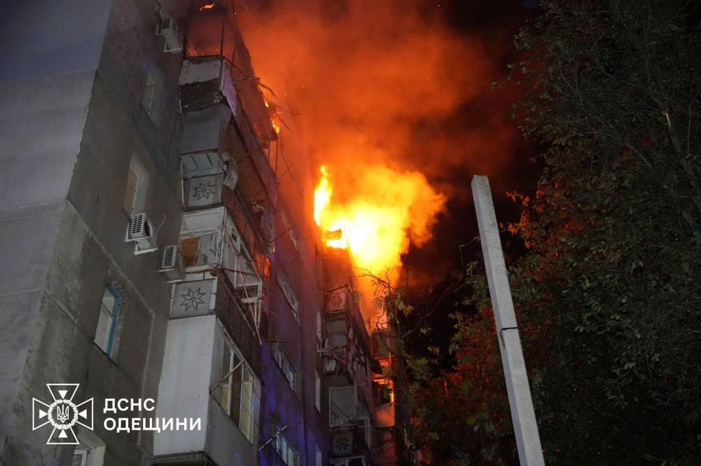 In der ukrainischen Hafenstadt Odessa starb ein Mensch bei einem russischen Luftangriff. - Foto: Uncredited/Ukrainian Emergency Service/AP/dpa