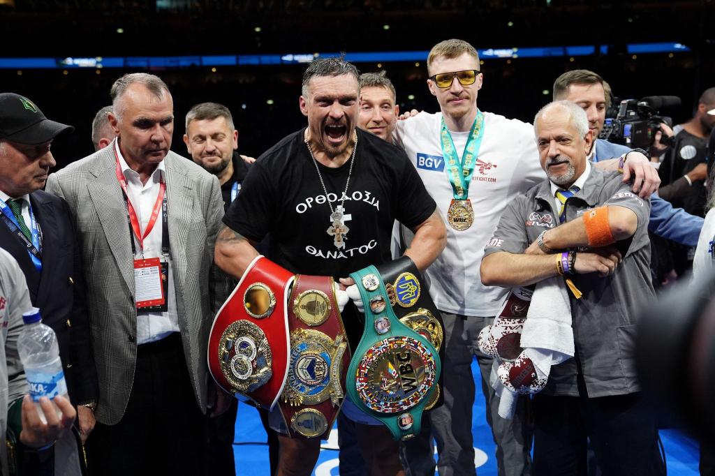 Oleksandr Usyk hält jetzt die Titel der Verbände WBA, WBO, WBC und IFB. - Foto: Bradley Collyer/PA Wire/dpa