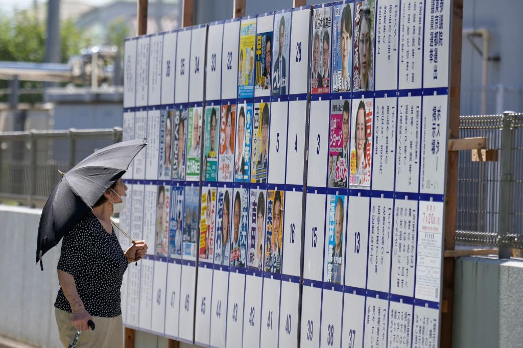 Japans Regierungskoalition droht bei der Oberhauswahl ein folgenschwerer Rückschlag. - Foto: Eugene Hoshiko/AP/dpa