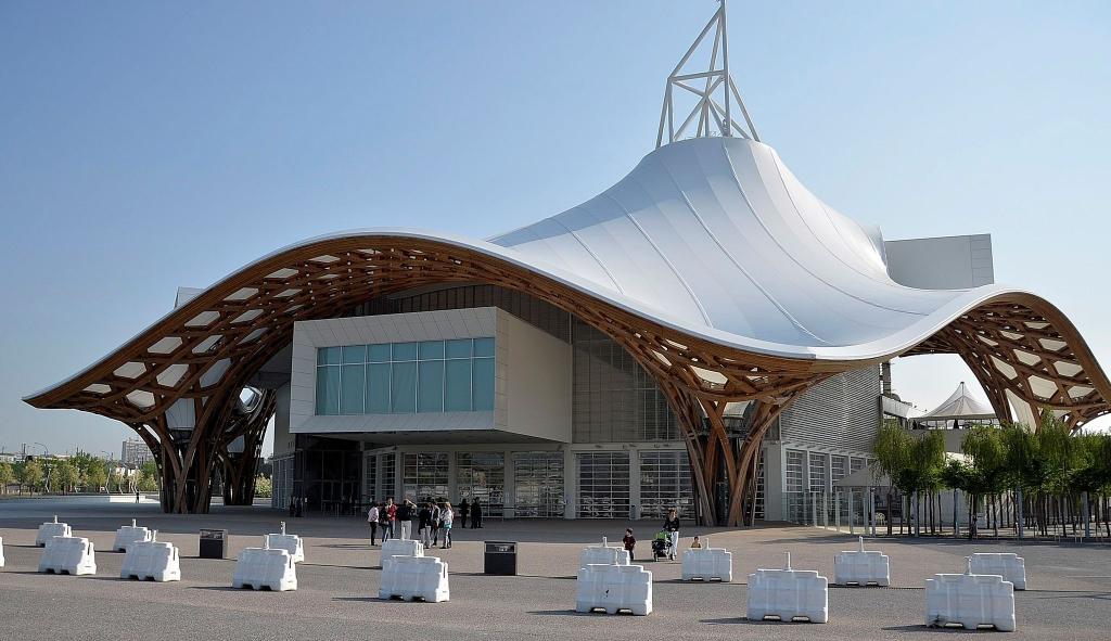 Die Kunstbanane hing seit dem 8. Mai im Centre Pompidou Metz. (Archivbild) - Foto: Jörg Fischer/dpa