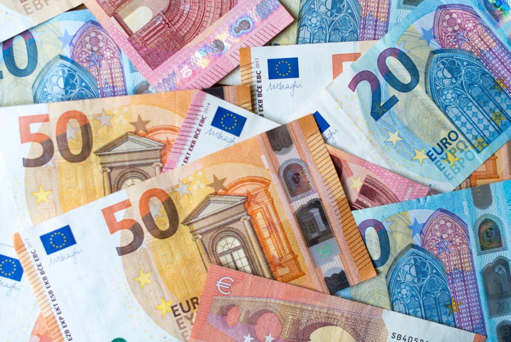 Das Geld soll unter anderem in neue Standorte und Anlagen fließen, aber auch in Forschung und Entwicklung sowie die Modernisierung der Infrastruktur. (Symbolbild) - Foto: Monika Skolimowska/dpa-Zentralbild/dpa