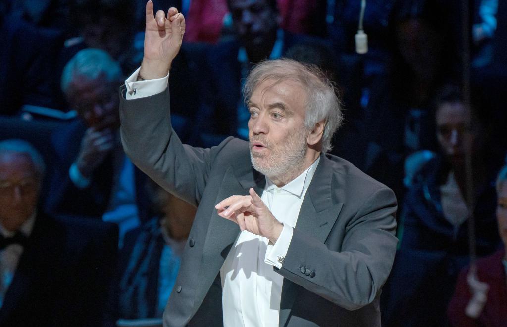 Gergijew, der zusätzlich zum Mariinski-Theater in St. Petersburg seit 2023 auch das renommierte Bolschoi-Theater in Moskau leitet, gilt seit Jahren als prominenter Unterstützer Putins. (Archivbild) - Foto: Peter Kneffel/dpa