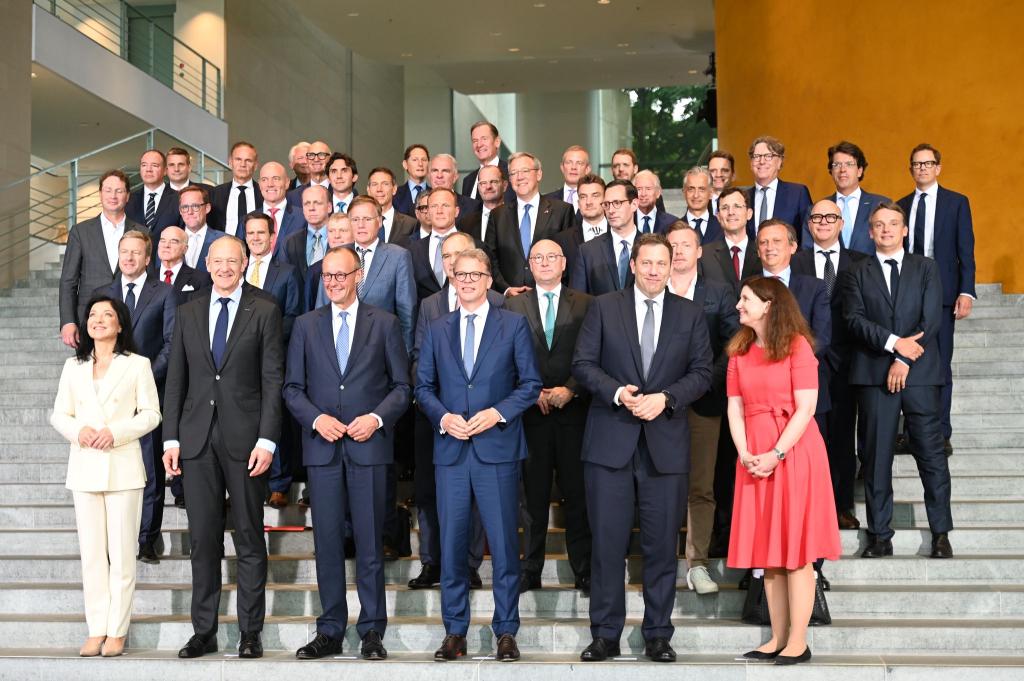Gruppenbild mit zwei Frauen. - Foto: Katharina Kausche/dpa