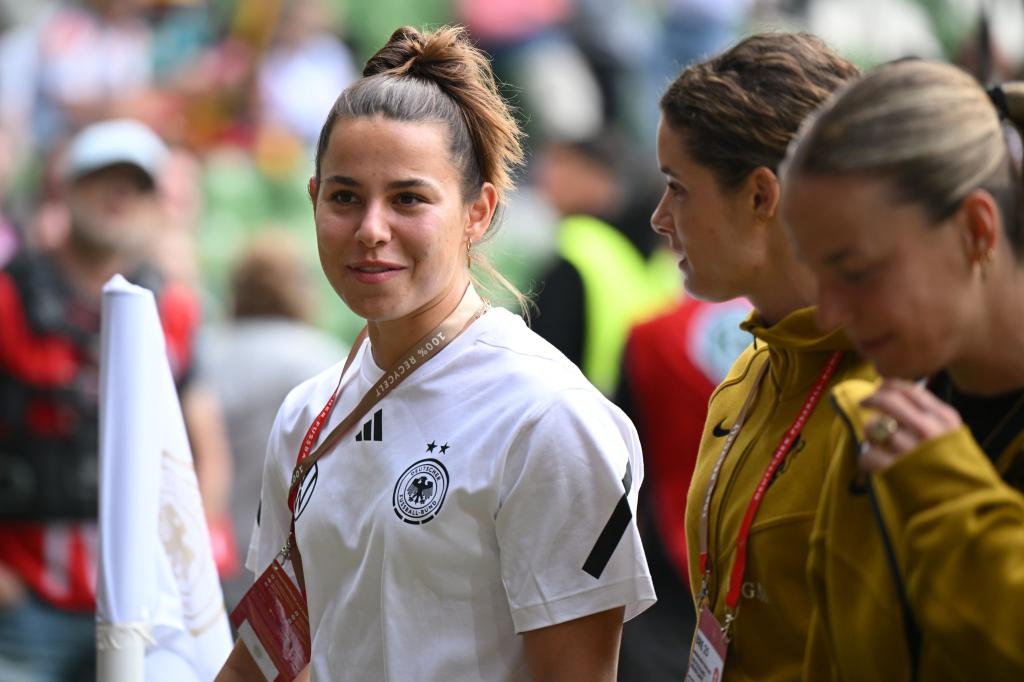 Lena Oberdorf glaubt fest an den Finaleinzug der deutschen Fußballerinnen. - Foto: Carmen Jaspersen/dpa