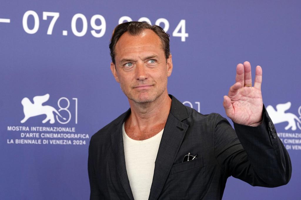 Auch im vergangenen Jahr kam Jude Law mit einem Film nach Venedig (Archivbild). - Foto: Gian Mattia D'Alberto/LaPresse via ZUMA Press/dpa