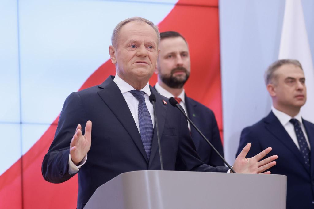 Polens Regierungschef Tusk hat sein Kabinett von 26 auf 21 Ministerposten verkleinert. - Foto: Leszek Szymanski/PAP/dpa