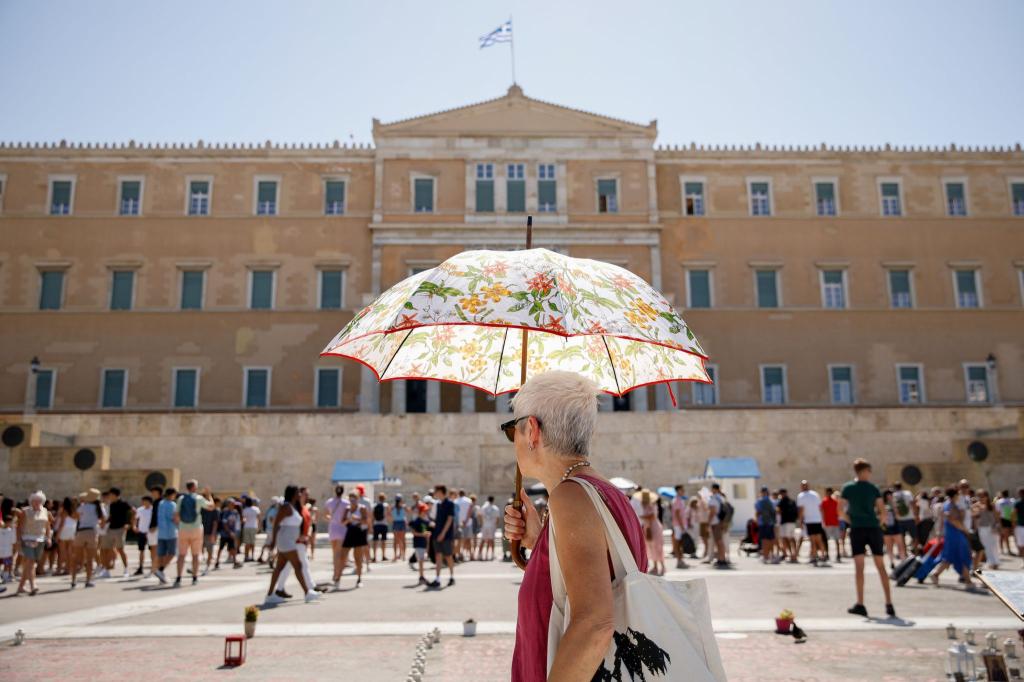 Athen: Bereits am Morgen über 30 Grad - Foto: Socrates Baltagiannis/dpa