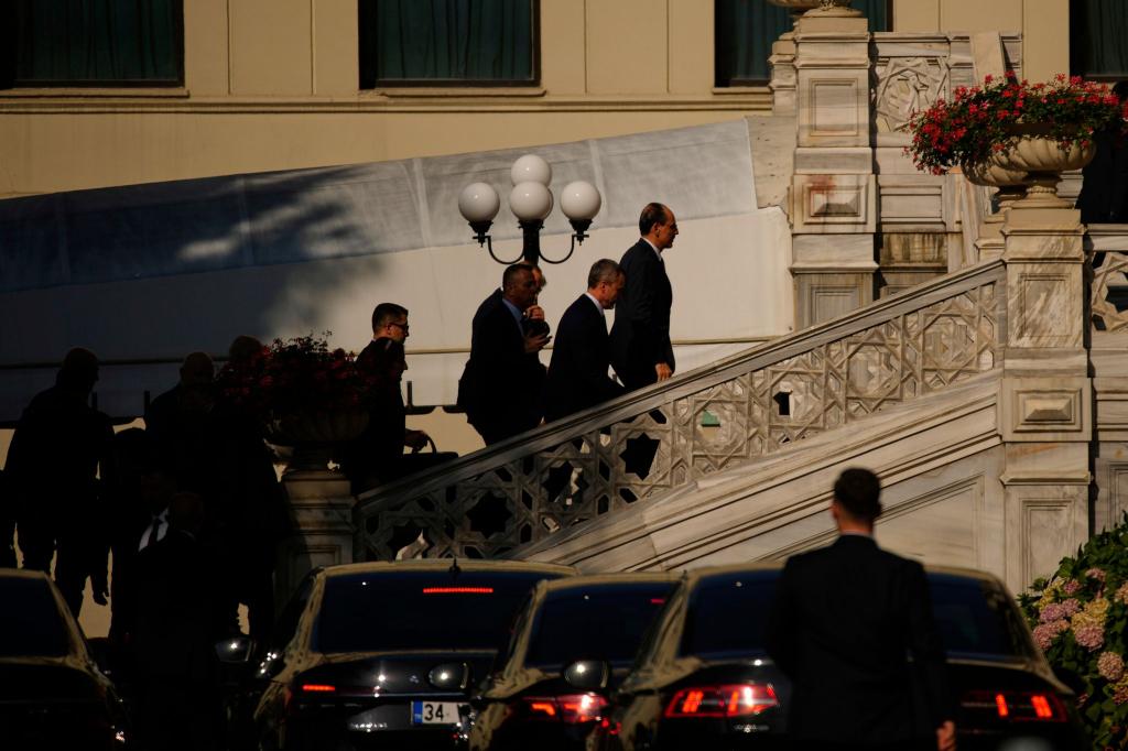Die Türkei ist Vermittlerin bei den Gesprächen. - Foto: Emrah Gurel/AP/dpa