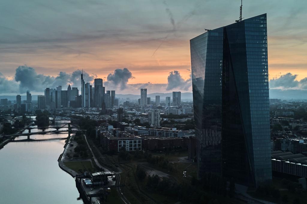 Die EZB hat den Einlagenzins in Serie gesenkt, die Inflation ist abgeflaut - Foto: Michael Probst/AP/dpa