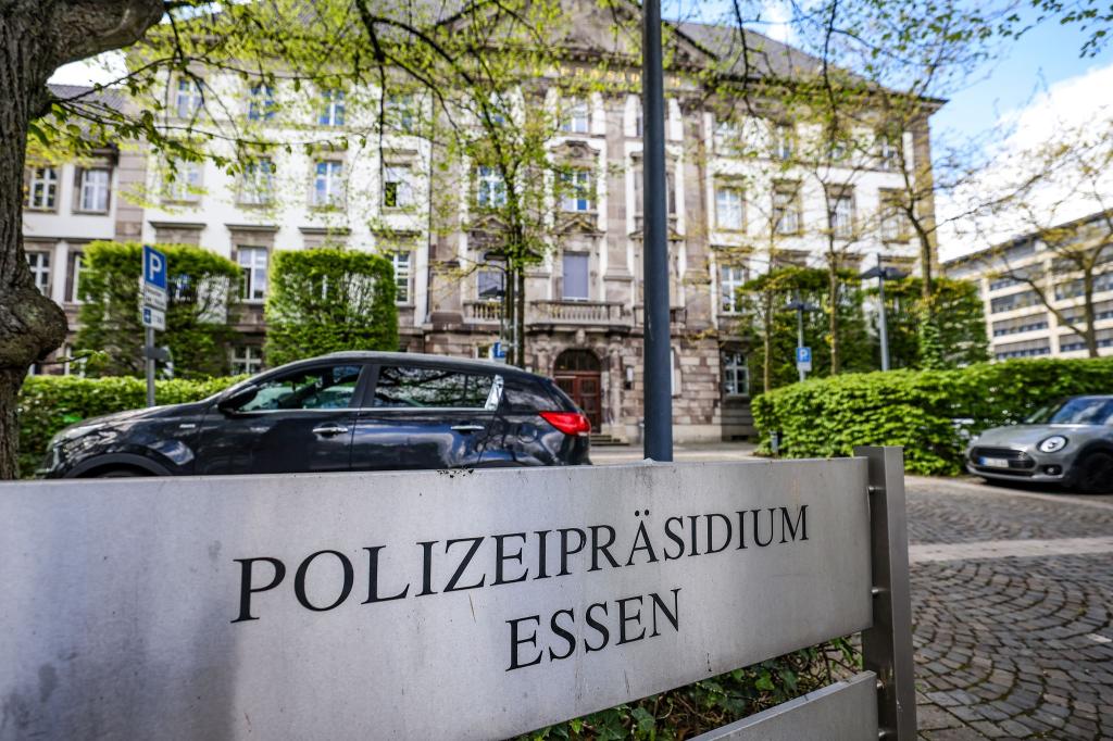 Im Keller des Polizeipräsidiums Essen lagerten bislang unbekannte Akten zur Entführung des Aldi-Gründers Theo Albrecht. (Archivbild) - Foto: Christoph Reichwein/dpa