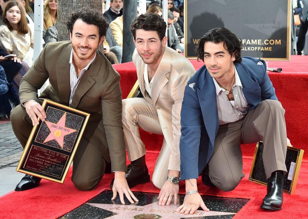 Kevin, Nick und Joe Jonas wurden jung berühmt - und mit unangemessenen Fragen konfrontiert. (Archivbild) - Foto: Jordan Strauss/Invision via AP/dpa
