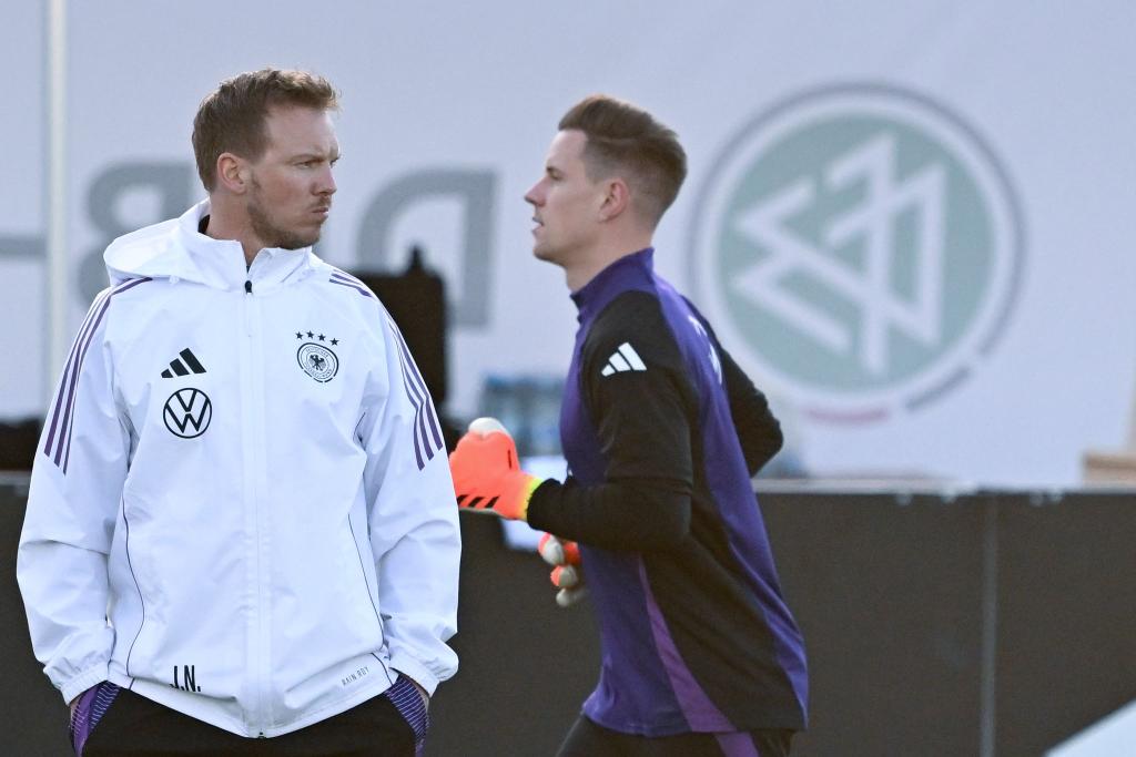 Ernste Miene: Julian Nagelsmann hat Sorgen auf der Torhüterposition. - Foto: Arne Dedert/dpa