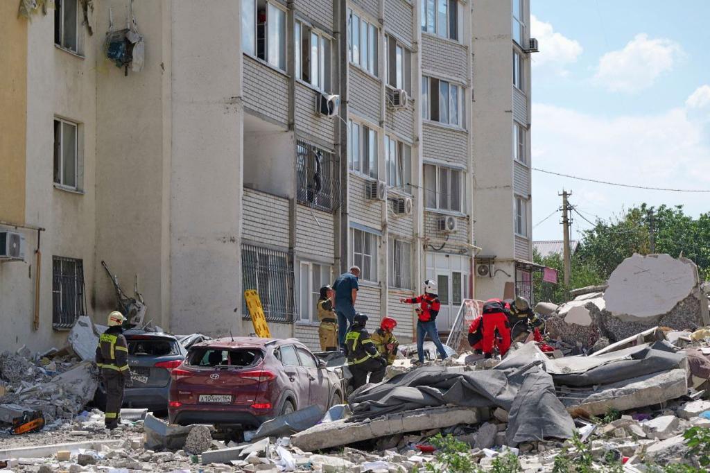 Mindestens fünf Menschen starben bei der Gasexplosion. - Foto: Uncredited/Saratov region governor Roman Busargin official Telegram channel/AP/dpa