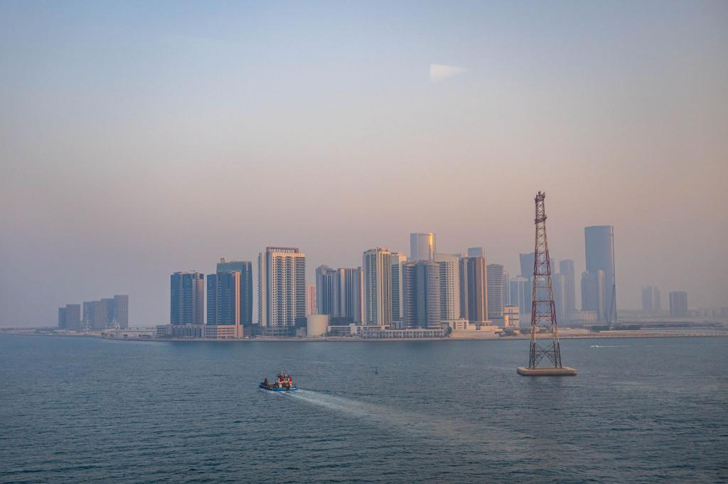 Die Emirate werden zum Sommerziel – auch bei 40 Grad. (Archivbild) - Foto: Sina Schuldt/dpa
