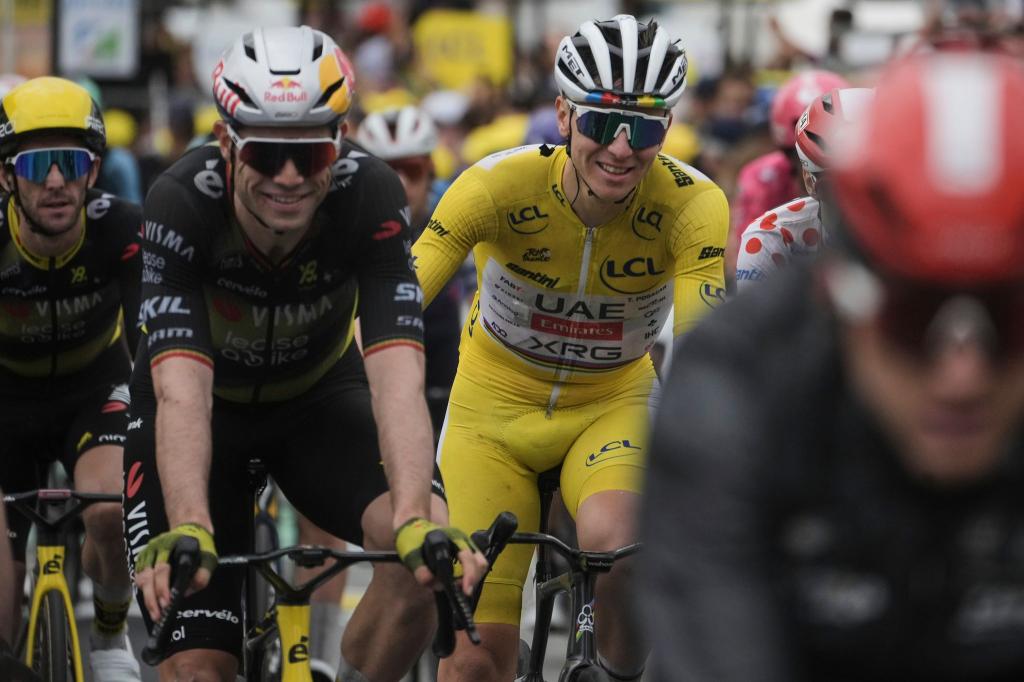 Tadej Pogacar hat seinen vierten Triumph bei der Tour de France so gut wie sicher. - Foto: Thibault Camus/AP/dpa