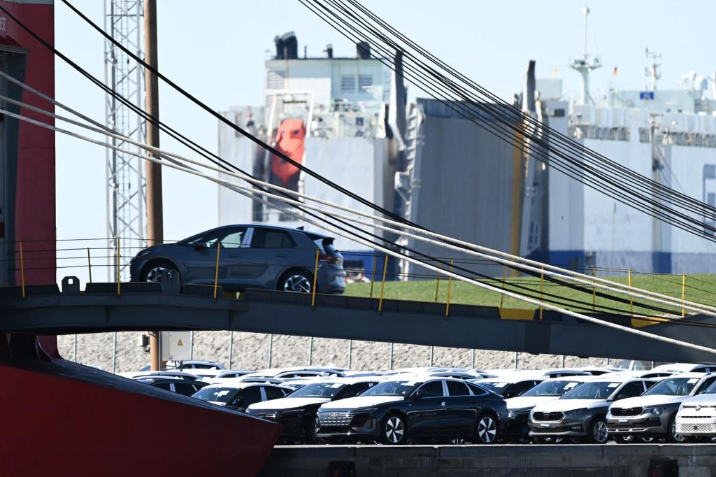 Importeure von europäischen Autos müssen in den USA künftig einen Zoll in Höhe von 15 Prozent zahlen - andersherum soll es keine Zölle mehr geben. (Archivbild) - Foto: Lars Penning/dpa