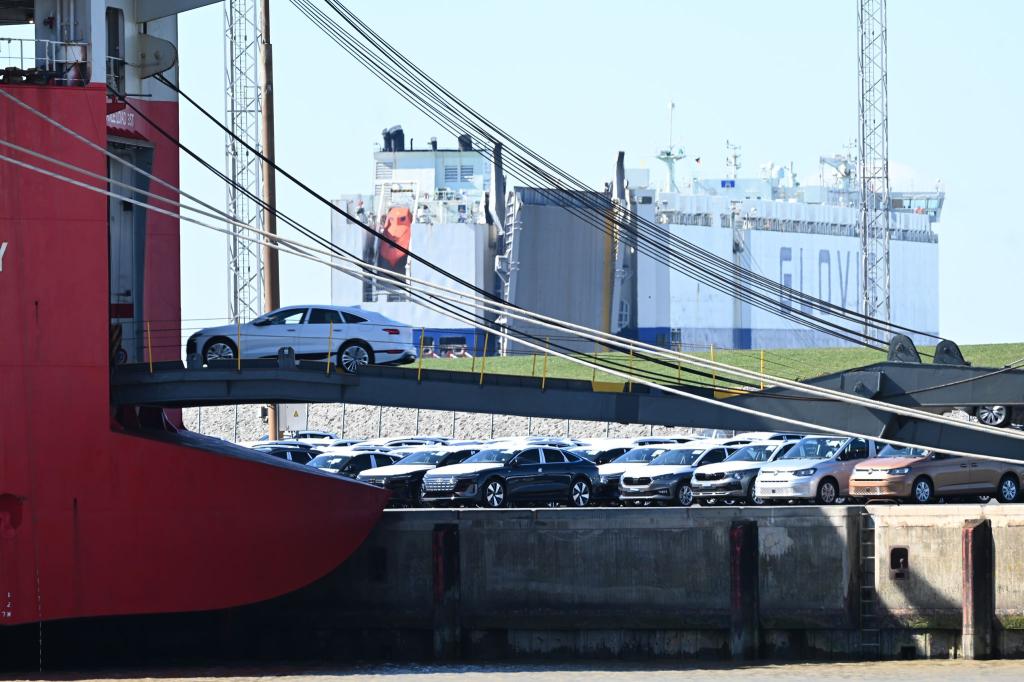 Importeure von europäischen Autos müssen in den USA künftig einen Zoll in Höhe von 15 Prozent zahlen - andersherum soll es keine Zölle mehr geben. (Archivbild) - Foto: Lars Penning/dpa