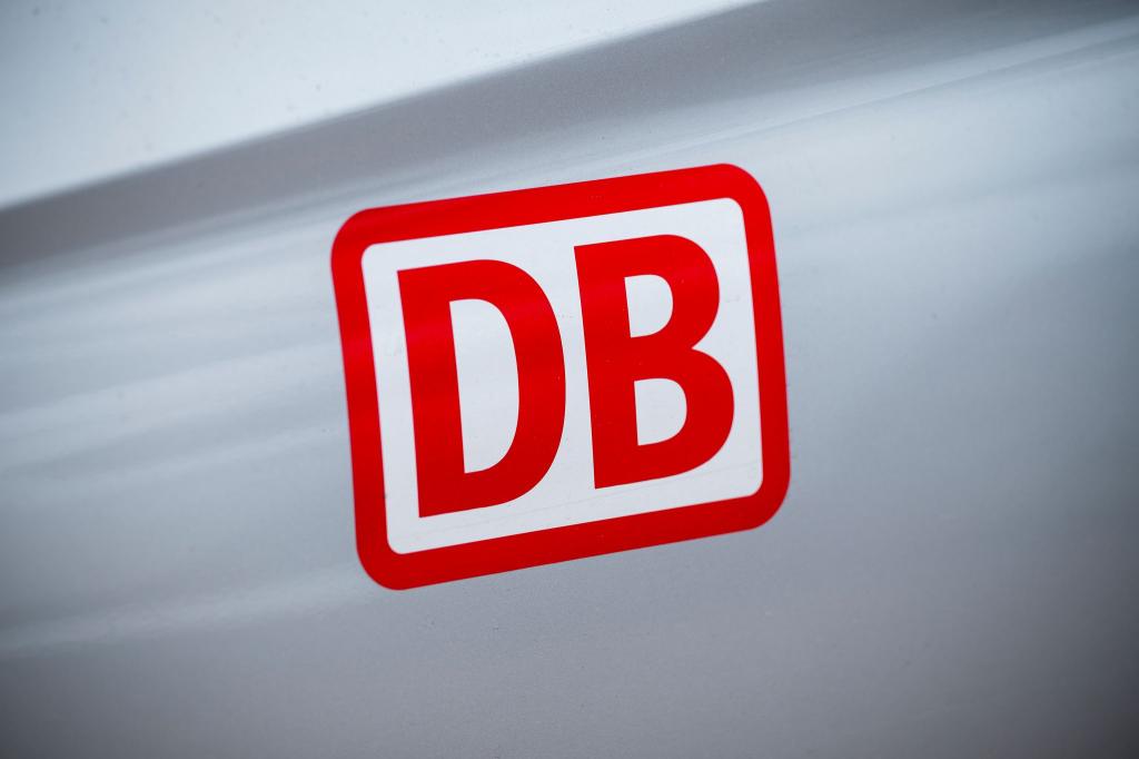 Die Deutsche Bahn hat im ersten Halbjahr einen Verlust eingefahren. (Symbolbild) - Foto: Daniel Vogl/dpa