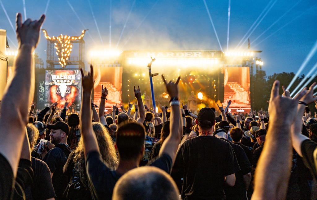 Rund 85.000 Tickets haben die Veranstalter an Metalfans verkauft. (Archivbild) - Foto: Axel Heimken/dpa