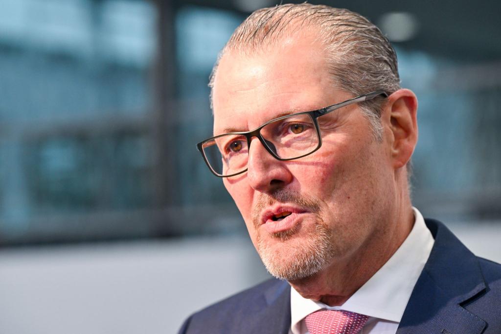 BDA-Chef Dulger: «Eine wöchentliche Höchstarbeitszeit passt besser in das Zeitalter der Digitalisierung als die strikte tägliche Höchstarbeitszeit.» (Archivbild) - Foto: Peter Kneffel/dpa