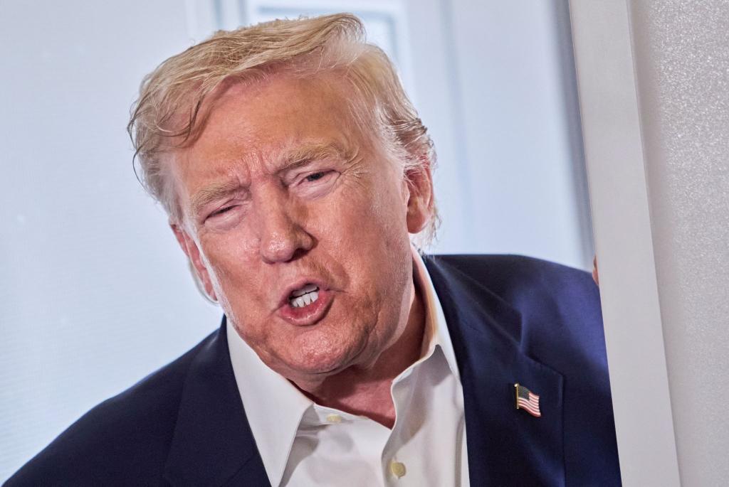 Donald Trump reagierte froh auf die Nachricht von Colberts Absetzung. (Archivbild) - Foto: Jacquelyn Martin/AP/dpa
