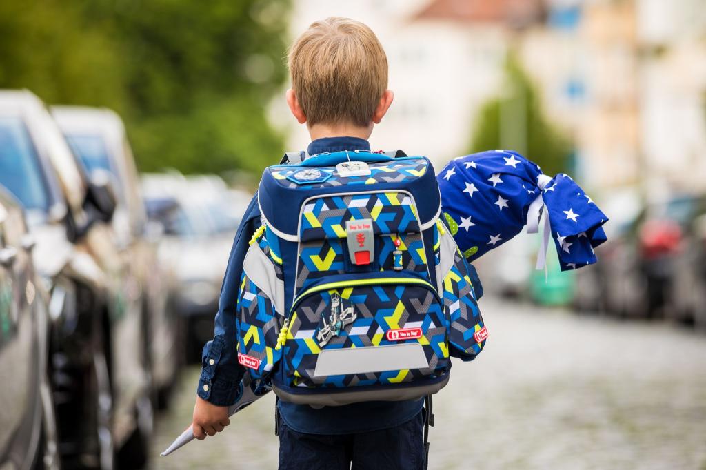 Für viele Eltern stehen zum Schulstart ihrer Kinder zahlreiche Anschaffungen auf dem Einkaufszettel. (Archivbild) - Foto: Moritz Frankenberg/dpa/dpa-tmn