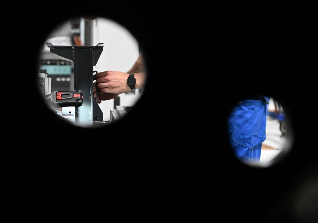 Die Aussichten für die deutsche Industrie sind nach den US-Zollerhöhungen unerfreulich. (Symbolbild) - Foto: Bernd Weißbrod/dpa