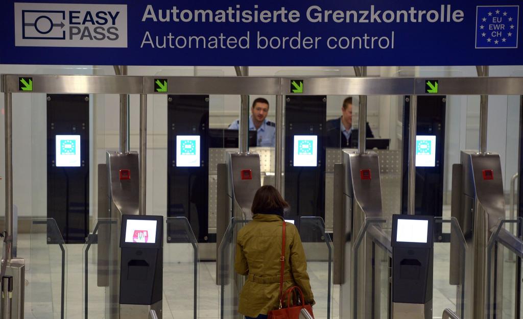 Das neue EU-Grenzsystem soll mehr automatisierte Kontrollen ermöglichen. (Archivbild) - Foto: picture alliance / dpa