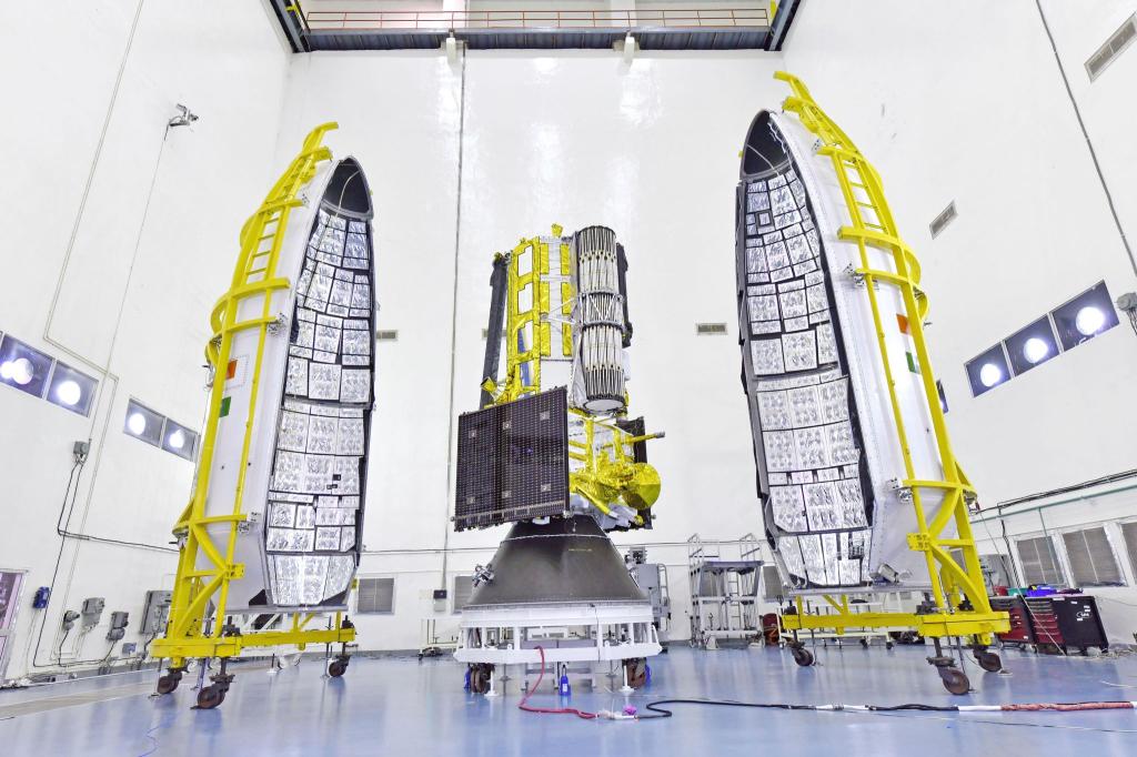 Der NISAR-Satellit im indischen Weltraumbahnhof Satish Dhawan Space Center. (Foto Archiv) - Foto: Uncredited/Indian Space Research Organization/NASA/AP/dpa