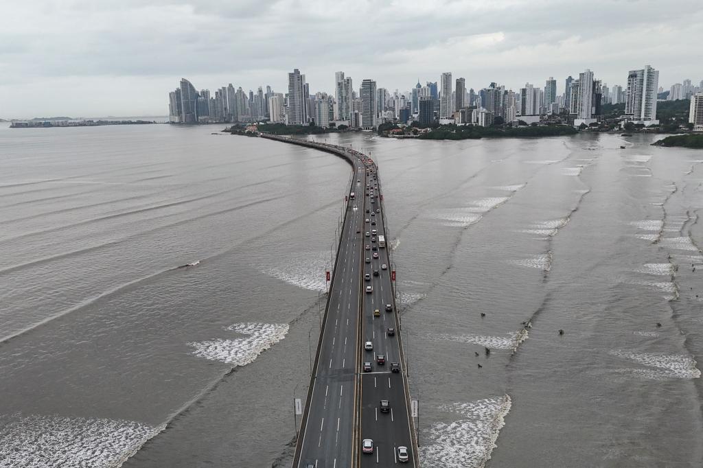 Die Tsunami-Warnung führte in mehreren Ländern zu Verkehrsbehinderungen. - Foto: Matias Delacroix/AP/dpa