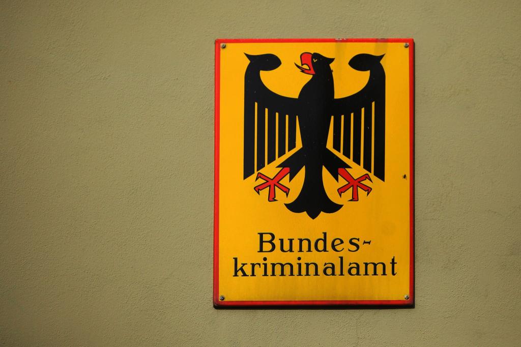 Wirtschaftskriminalität nimmt laut BKA zu. - Foto: Fredrik von Erichsen/dpa